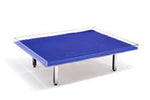 Table monochrome bleu Yves Klein